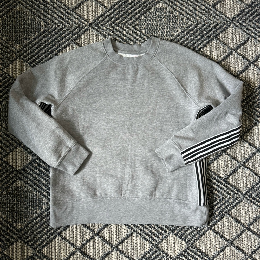 Avia Boxy Crew neck (fits like Medium)